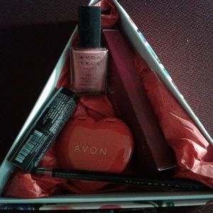 Avon Post Valentine's Day Makeup Pouch Bundle